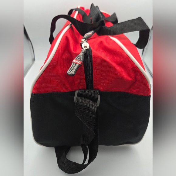 COCA COLA Gym/Carry on Bag RED & BLACK Duffle/Crossbody Bag NEW/UNUSED - Picture 5 of 7